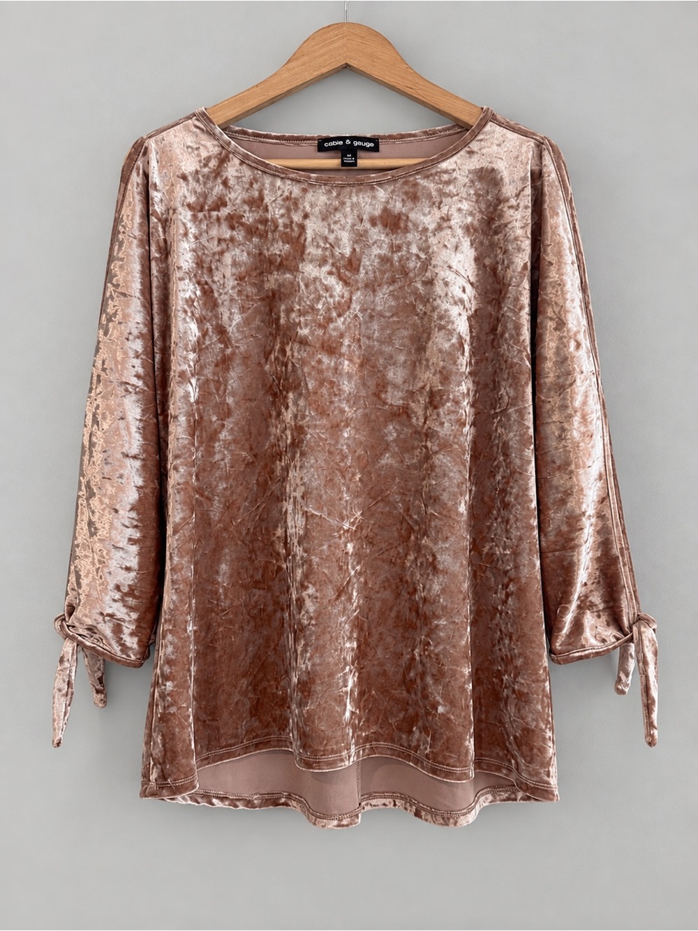 Cable & Gauge Women’s M Crushed Velvet Blouse Mauve Pink Tie Sleeve High Low Top